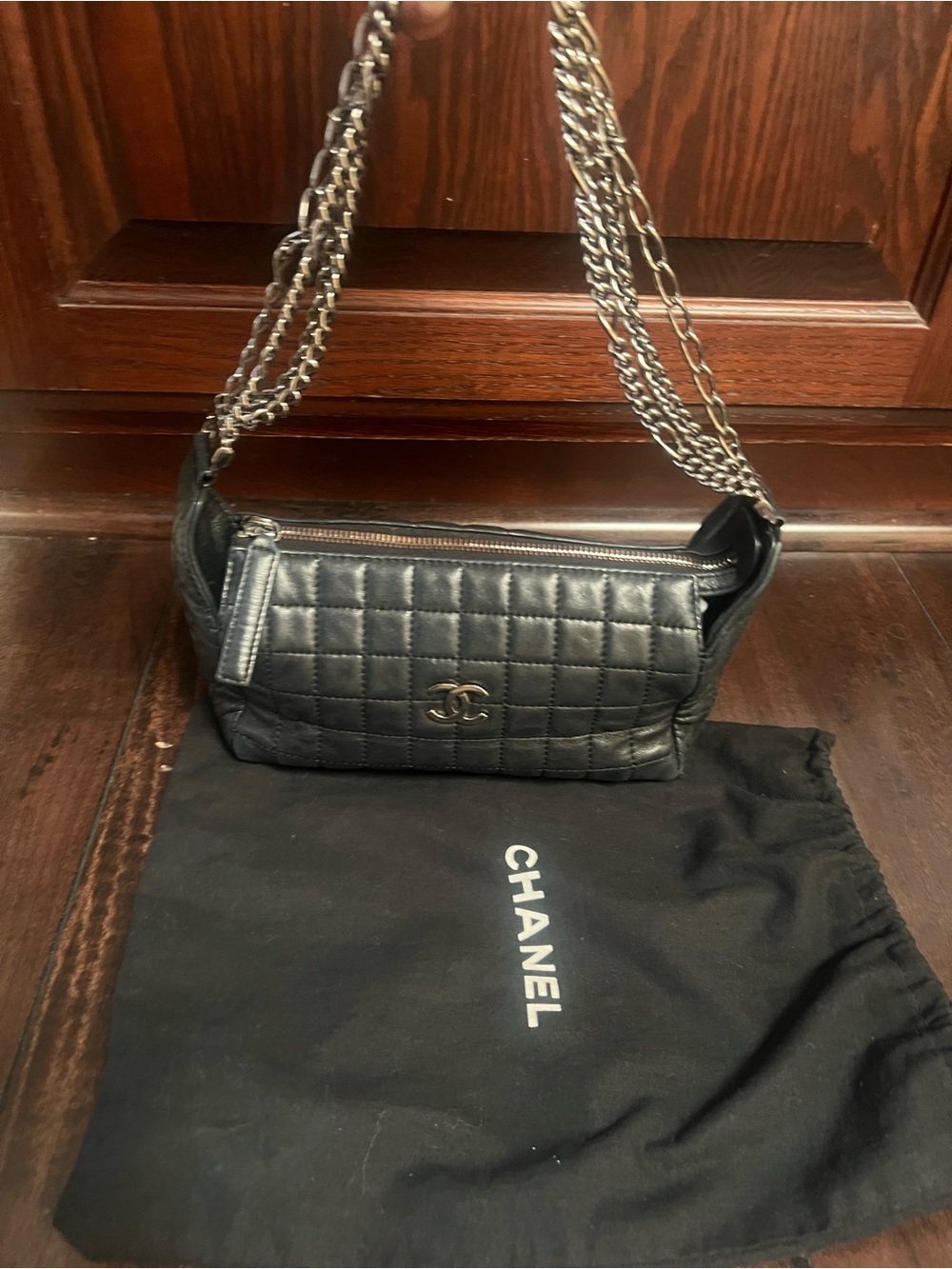 CHANEL Black Quilted Leather Shoulder Bag with Chain Strap and CC Logo